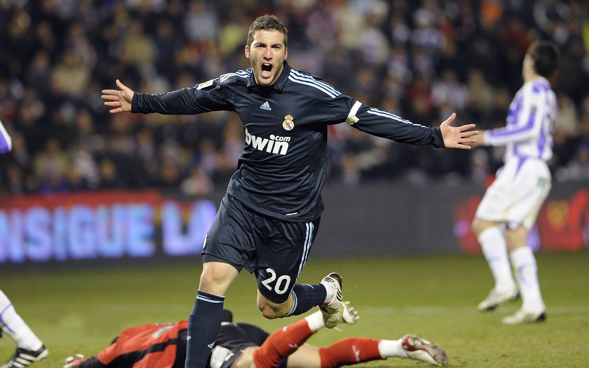 开云下载-独行侠对阵公牛，小贾伦关键回合不手软，一球定乾坤  第2张